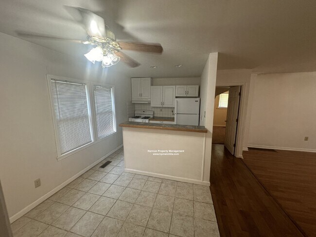 Building Photo - Two Bed One Bath Upstairs Apartment Within...