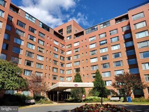 Building Photo - 1111 Arlington Blvd
