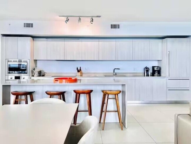 Building Photo - 4111 S Ocean Dr