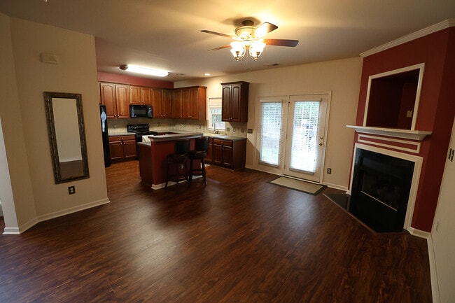 Building Photo - 10979 Princeton Village Dr