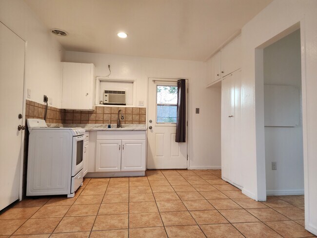 Kithcen - 7475 Cherokee Trail