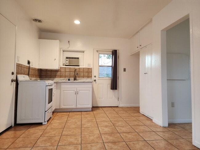 Kithcen - 7475 Cherokee Trail