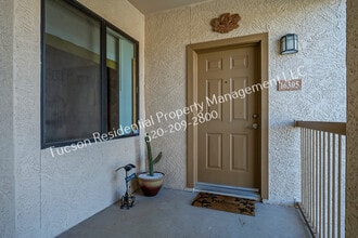 Building Photo - 2550 E River Rd