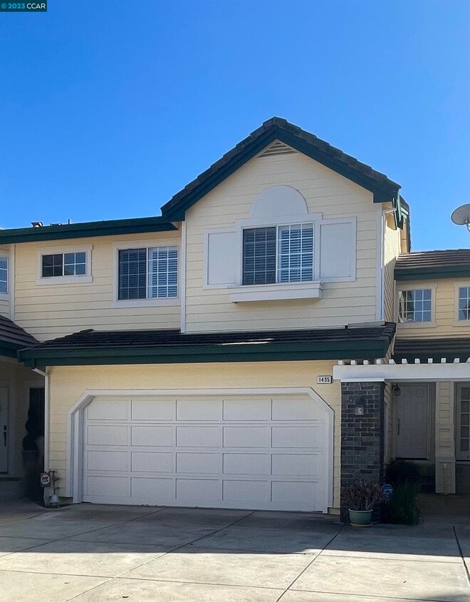 Foto principal - 1435 Indianhead Cir