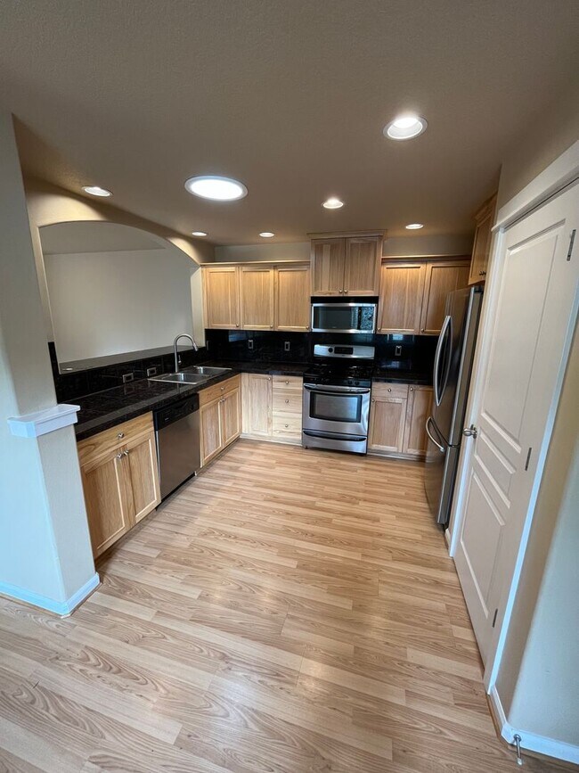 Foto del edificio - Spacious SE Bend 3 Bed/2.5 Bath on Corner ...