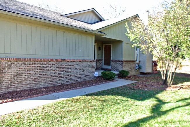 Side Entry - 33296 Mill Race Cir