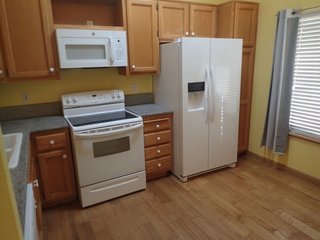 Building Photo - Beautiful single family home with 2 car garage and metal building storage