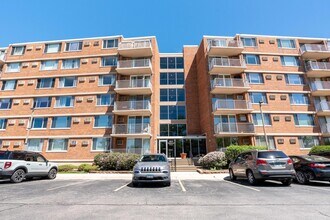 Building Photo - 2211 S Highland Ave