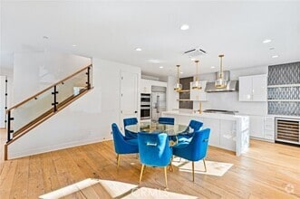 Building Photo - 2116 Cresta Dr