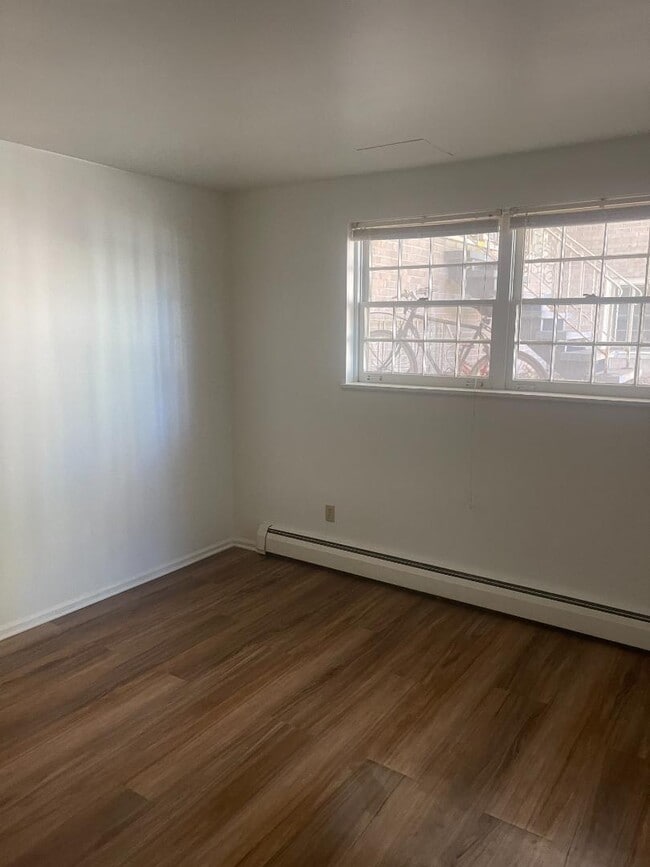 Photo - 325 W High St Apartment