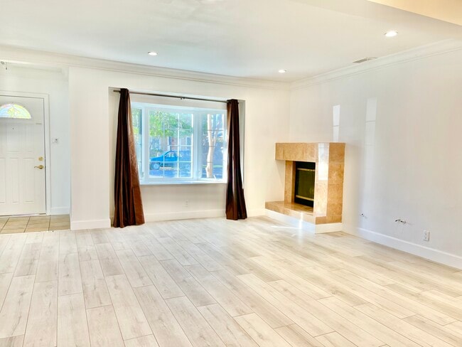 Sala de estar - 5016 Enfield Ave