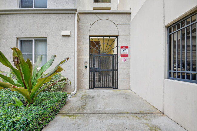 Building Photo - 1 Renaissance Way