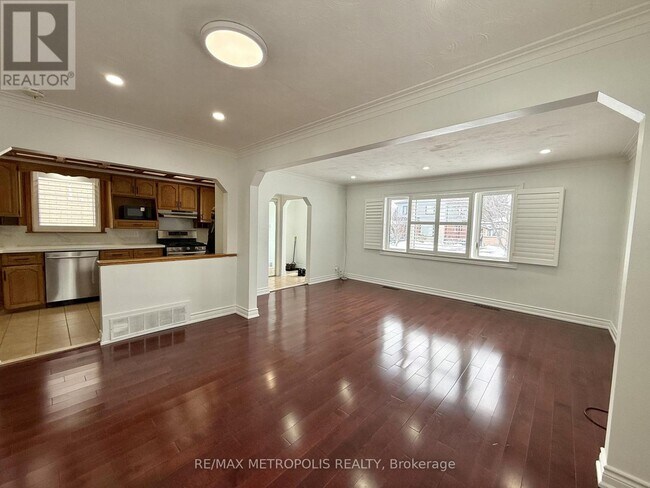 Building Photo - 45 Kingsdown Dr