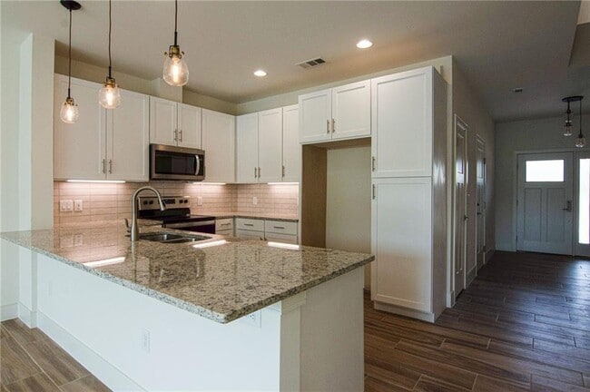 Building Photo - 204 Conservation Dr