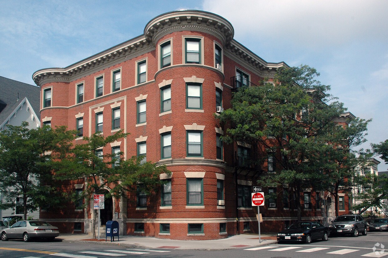 Building Photo - 33 Magazine St