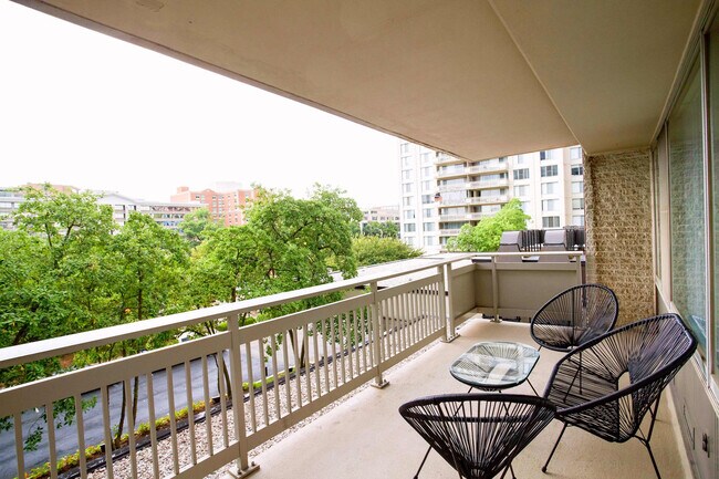 Foto del edificio - 2111 Richmond Hwy