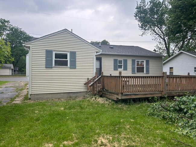 Building Photo - 2138 N Center Rd