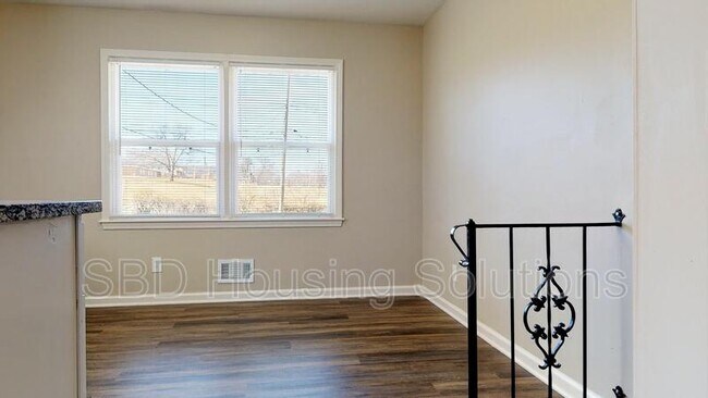 Foto del edificio - 11136 Spring Valley Rd