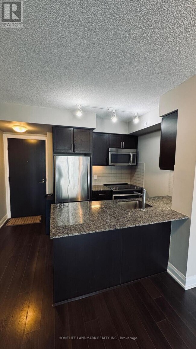 Photo du bâtiment - 18 Graydon Hall Dr