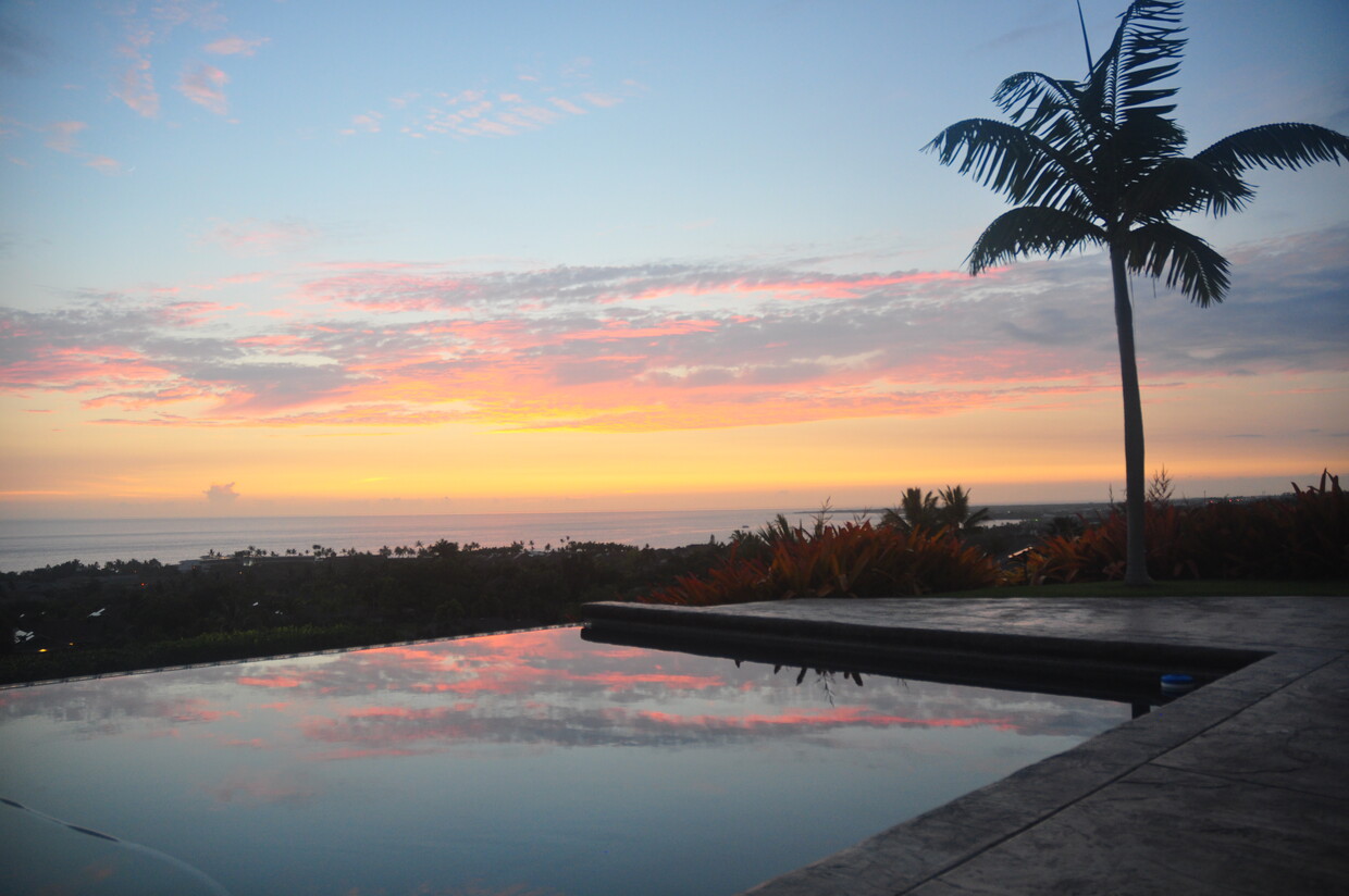 View from expansive lanai of infinity pool and coastline - 75-6139 Akoa St