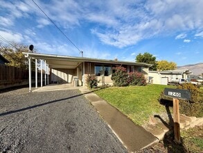 Building Photo - 1240 Boston St