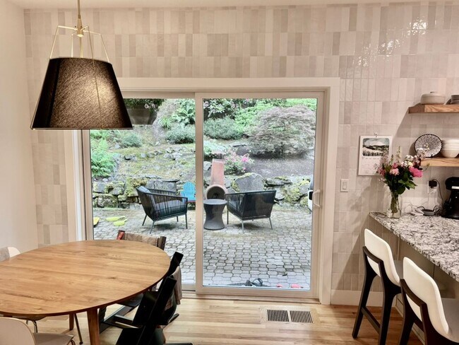 Building Photo - Amazing Forest Heights Home With An Easy C...