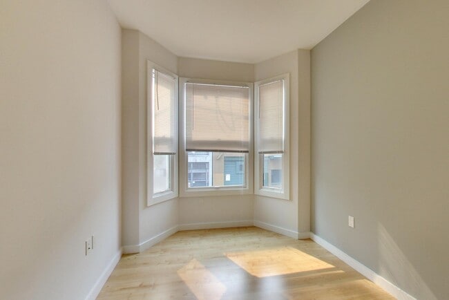 Building Photo - 716A Clementina Street-