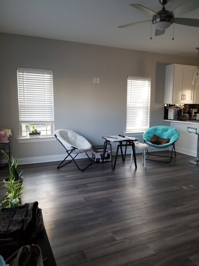 Foto del edificio - 555 Gresham Ln