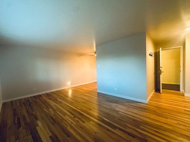 Building Photo - Cozy updated condo in Cherry Creek!