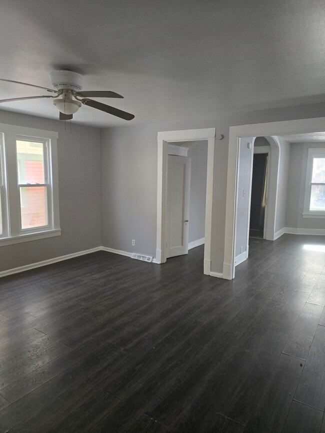 Foto del edificio - 8103 Whitethorn Ave