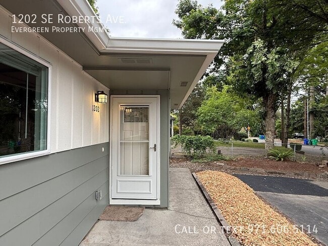 Photo - 1202 SE Roberts Ave Apartment
