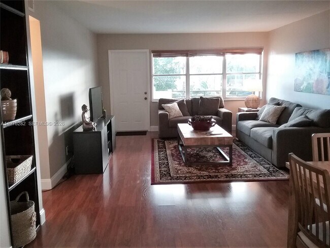 Foto del edificio - 401 Golden Isles Dr