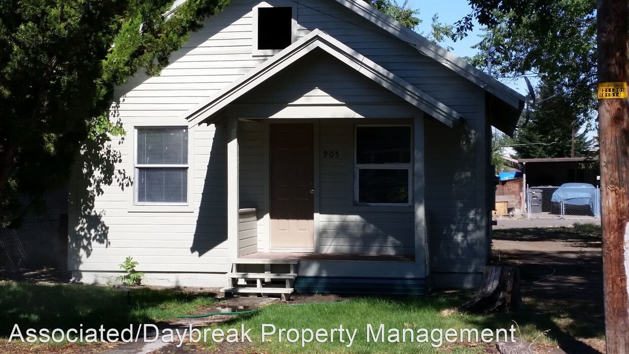Primary Photo - 2 br, 1 bath House - 905 N. Naches Ave