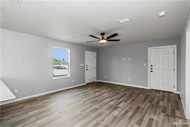Building Photo - 901 Pleasantview Dr