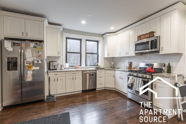 Building Photo - 3 bedroom in Chicago IL 60647