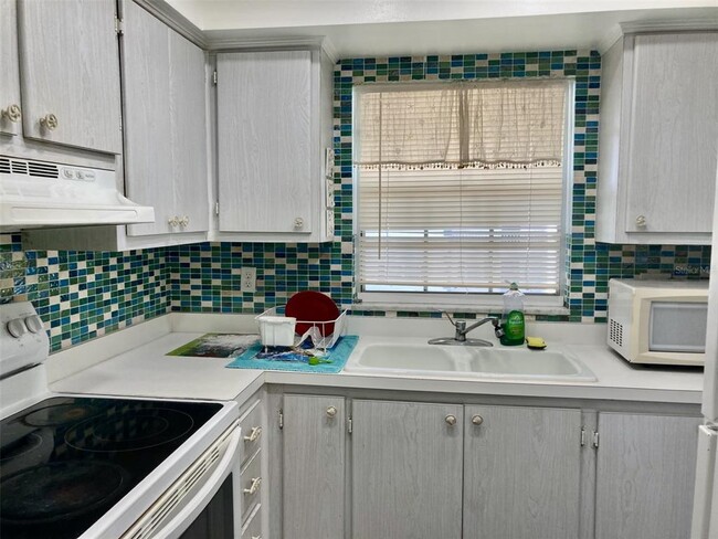 Building Photo - 305 47th Ave Dr W