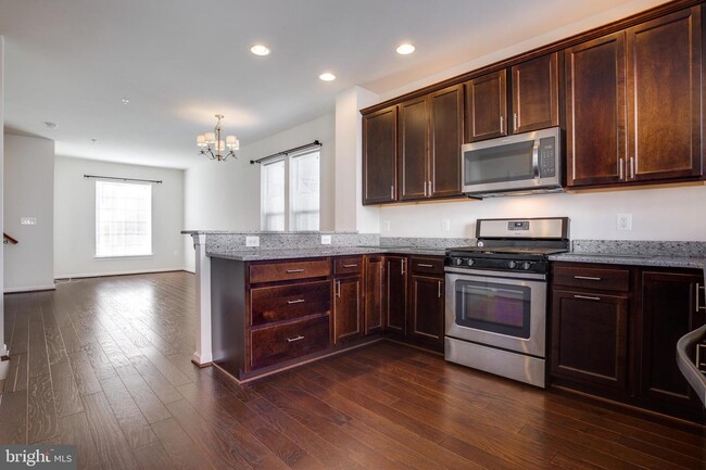 Building Photo - 7363 Riding Meadow Way