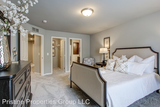 Building Photo - 4694 Club House Dr