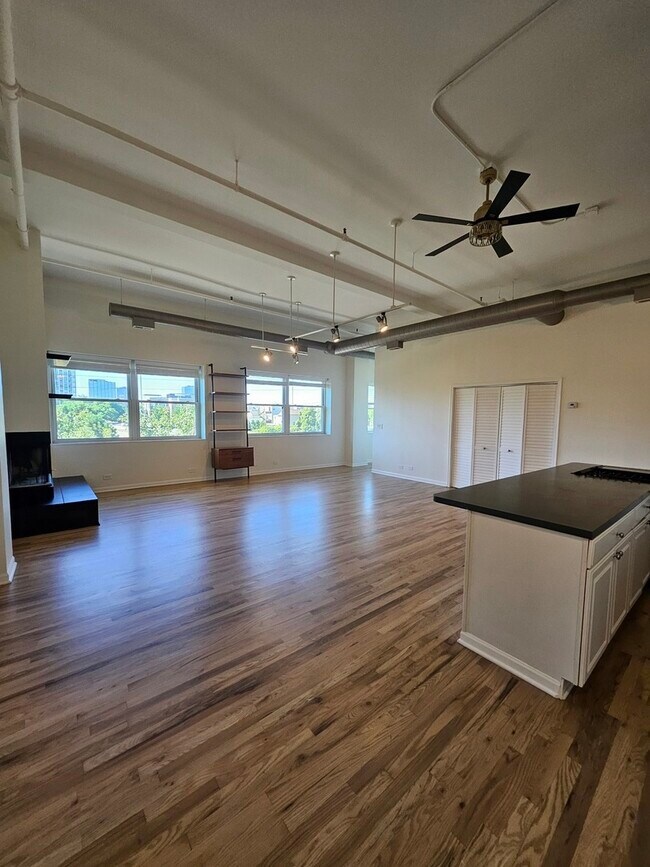 Foto del edificio - 809 N Racine Ave