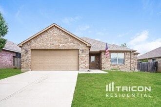 Building Photo - 332 Valley Dr