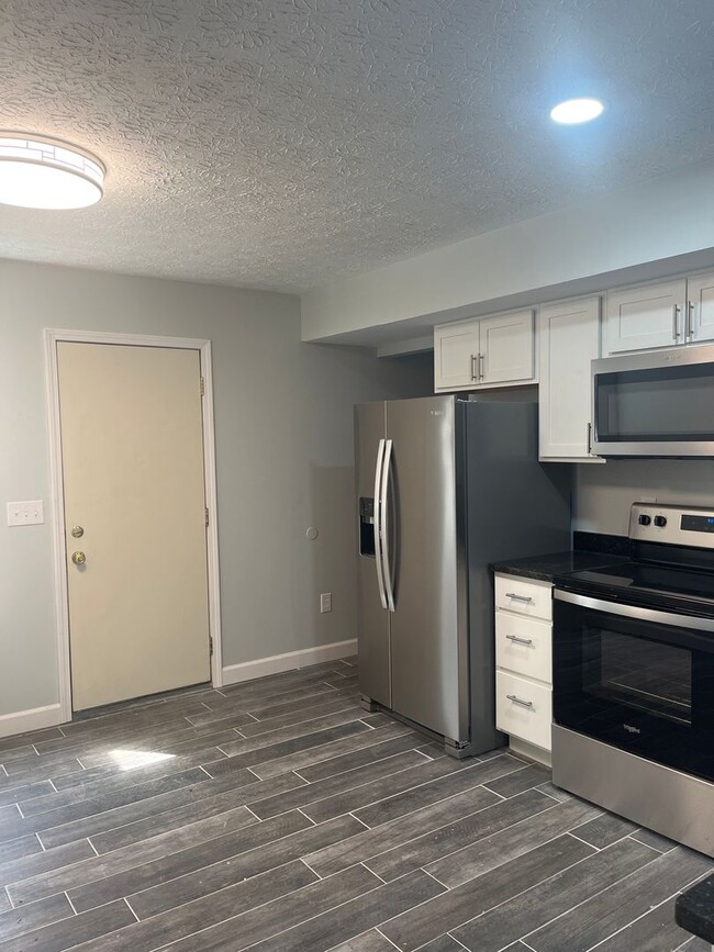 Building Photo - 3240 Summerhill Ln