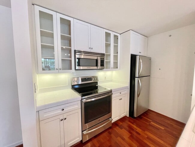 Building Photo - INCREDIBLE 2Br/2Ba Doorman Building Condo ...