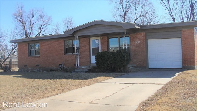 Building Photo - 3 br, 1 bath House - 4328 NW Santa Fe Ave.