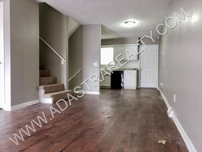 Building Photo - Very Nice 3 Bedroom/1 Bath Duplex in Olath...