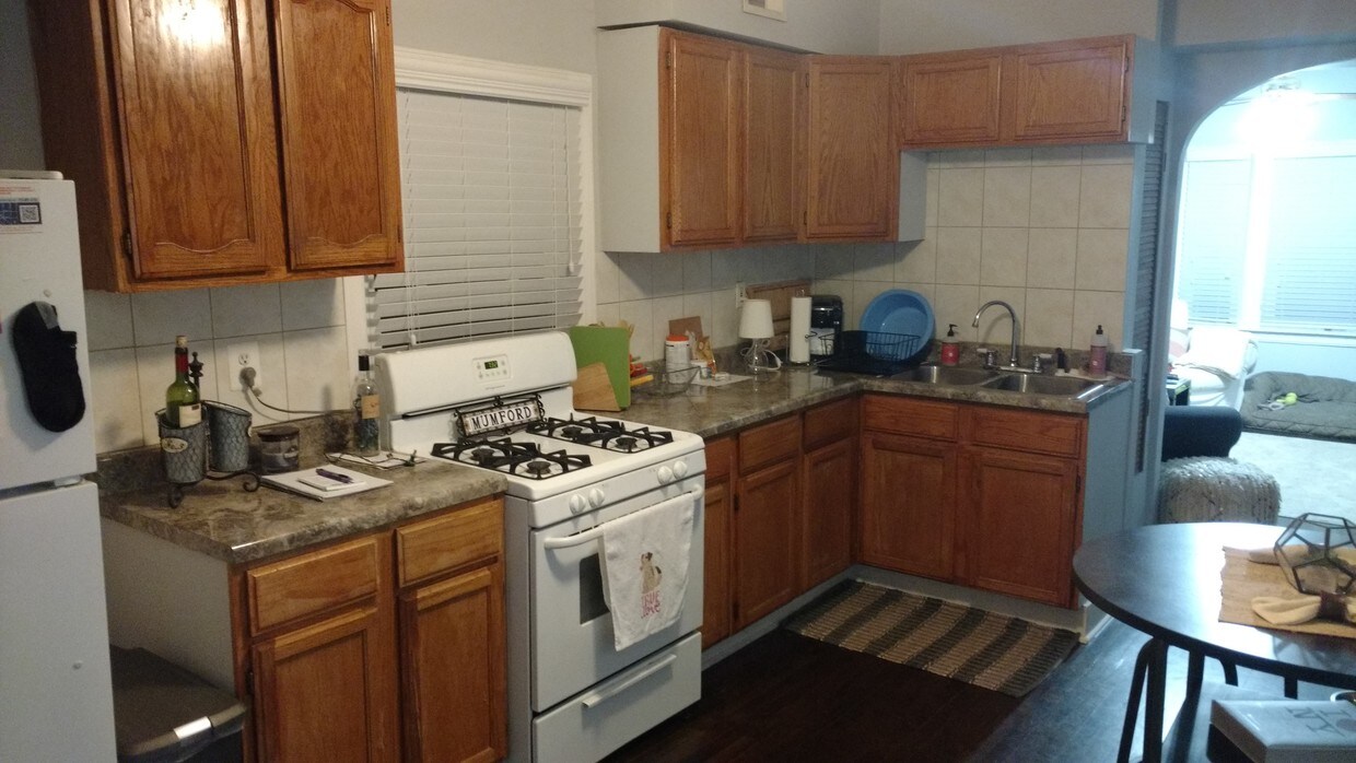 Primary Photo - 2320 W Winnemac Ave