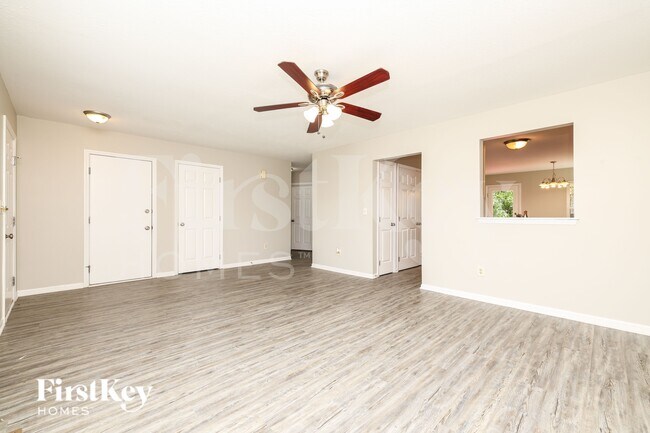 Foto del edificio - 40 Sprucewood Ct