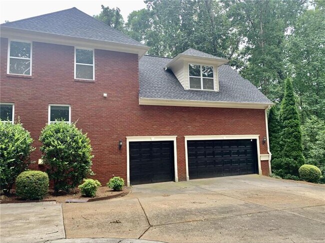 Building Photo - 5553 Ridgemoor Dr