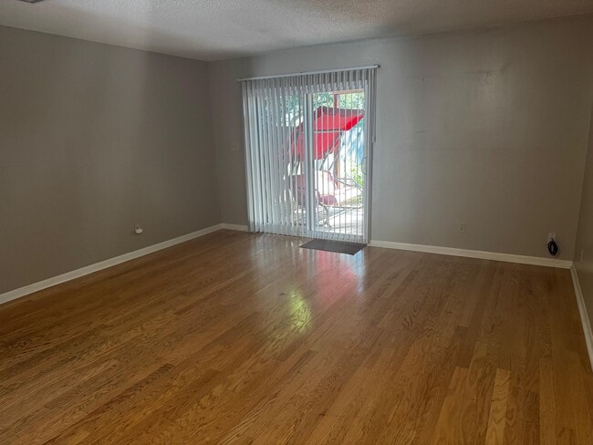 Building Photo - 345 Woodham Ct