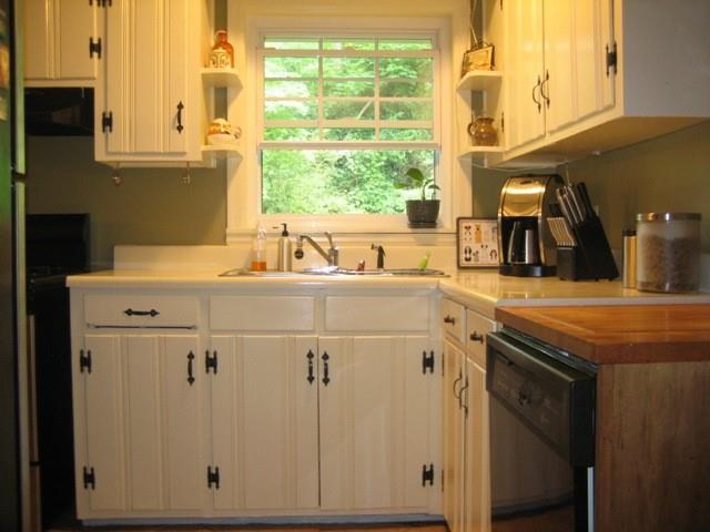 Building Photo - 1359 Spruce Dr SE