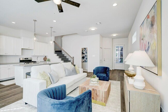 Foto del edificio - Contemporary Comfort with Designer Finishes